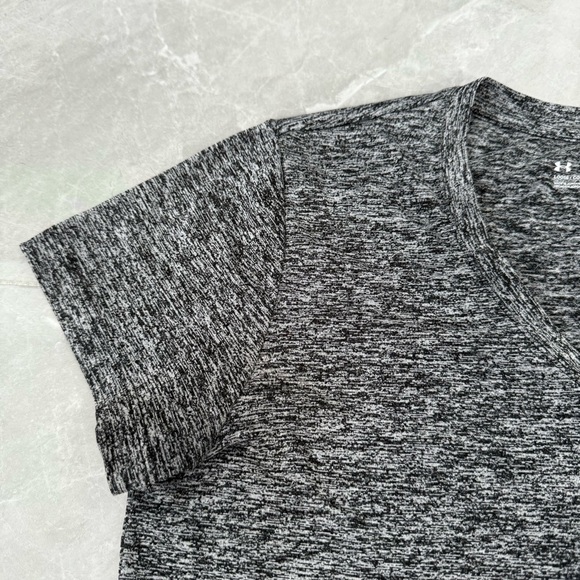 Women’s Under Armour Twist Tech Heat Gear V-Neck Short Sleeve Shirt Small - Picture 7 of 15